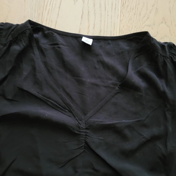 Black V-Neck Blouse - Medium - Old Navy - New with tags - Picture 10 of 11